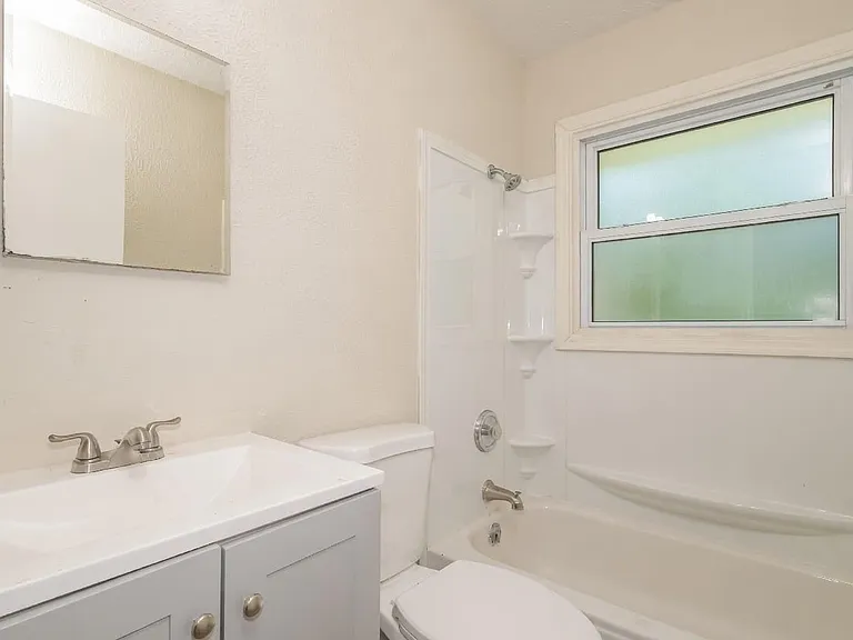 10301 Ross Cir — Photo 4