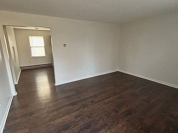 4th image of 648 Joyce Ave