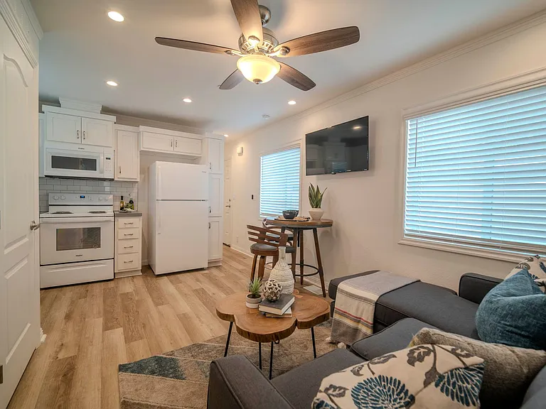 331 Avocado St — Photo 11