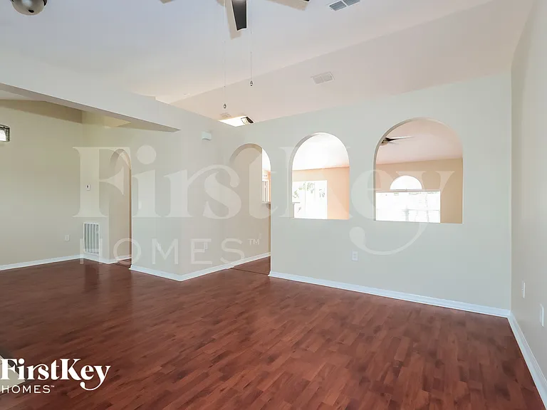 1438 SW Paar Dr — Photo 5
