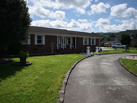 5th image of 926 Doncaster Ave