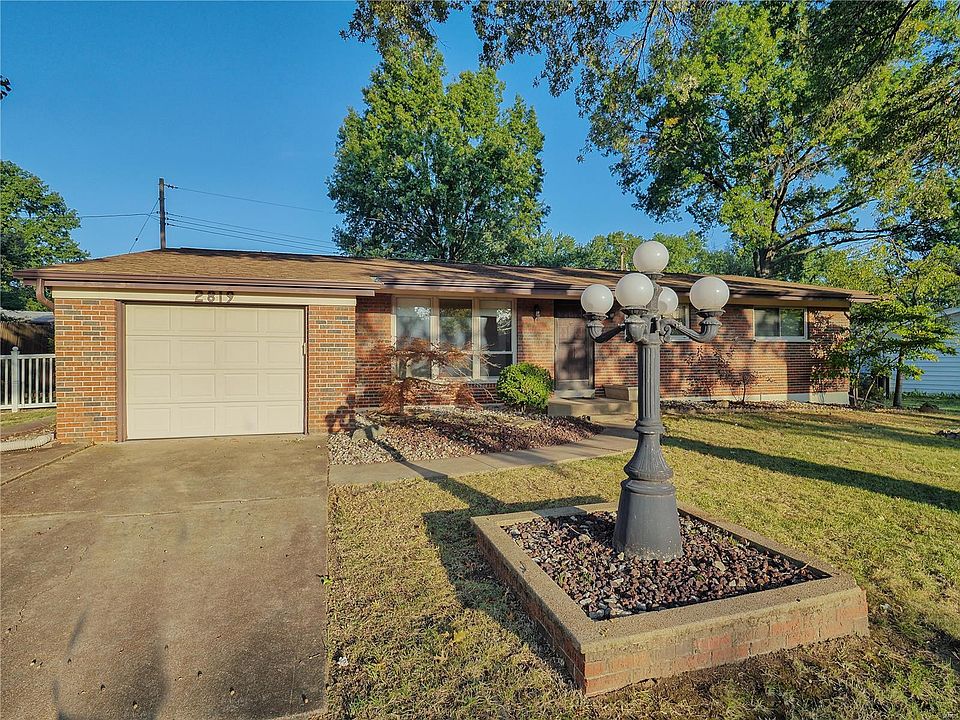 1st image of 2819 Woodbury Dr