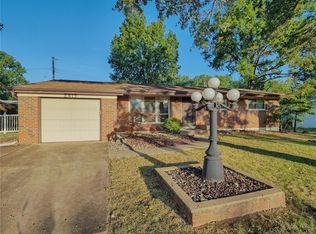 2819 Woodbury Dr, Saint Louis, MO