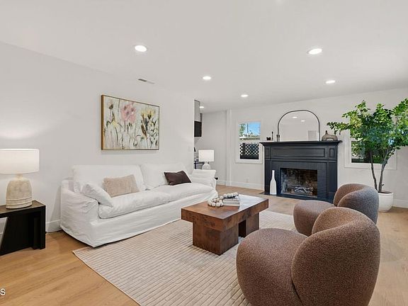 3rd image of 2805 E Del Mar Blvd