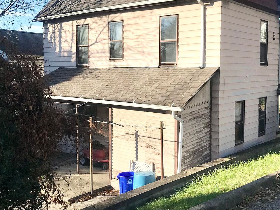 2nd image of 414 E Division St