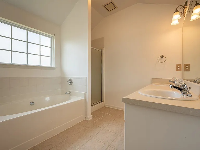 945 Cannock St — Photo 13
