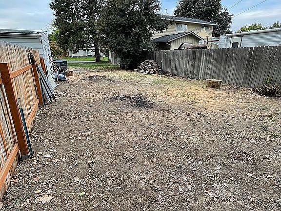 5th image of 517 Holly St