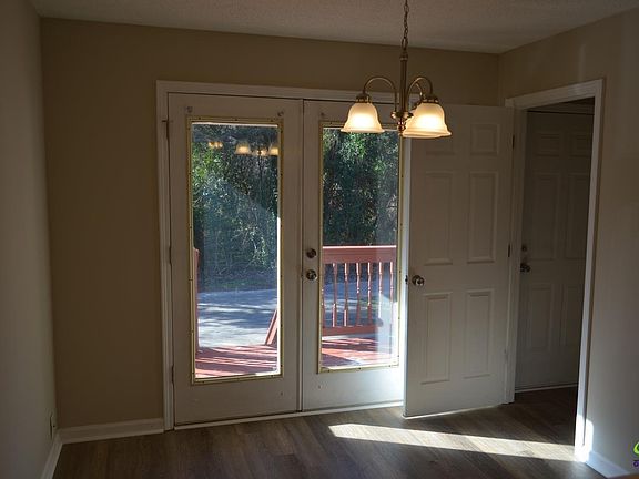 4th image of 1034 Hazel St