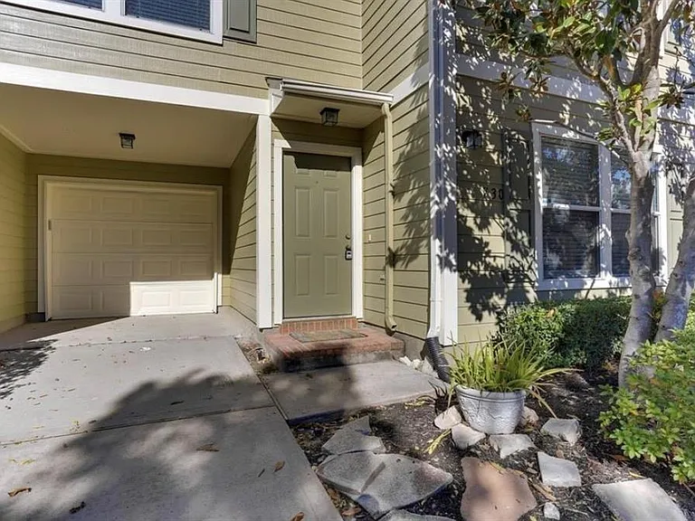 730 Redwing Place Dr — Photo 3