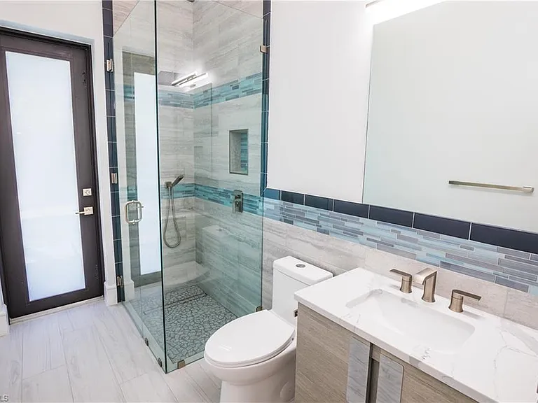 231 Legacy Ct — Photo 16