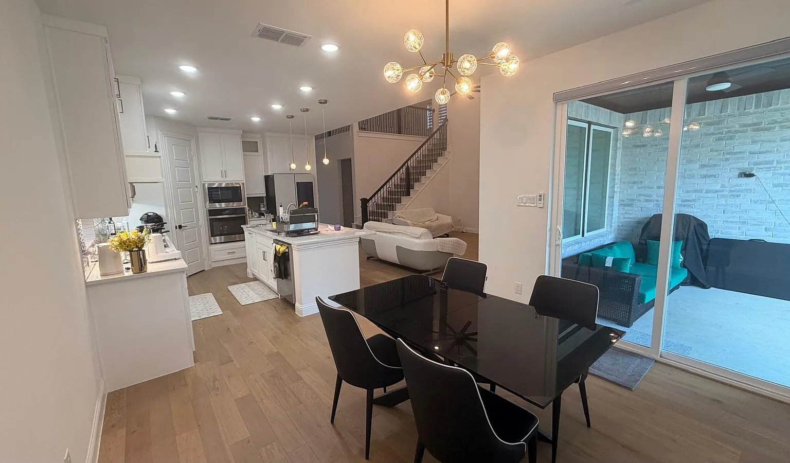 4 bed, 3.5 bath, 3100 sqft, $4,200 — Photo 4
