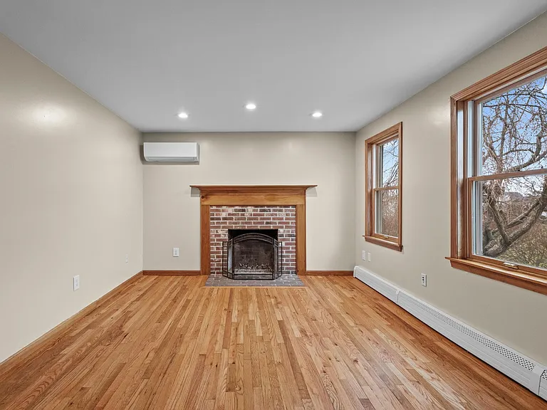 62 Brookside Ave E — Photo 7