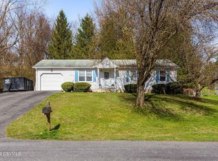 511 Rolling Green Dr, Selinsgrove, PA 17870