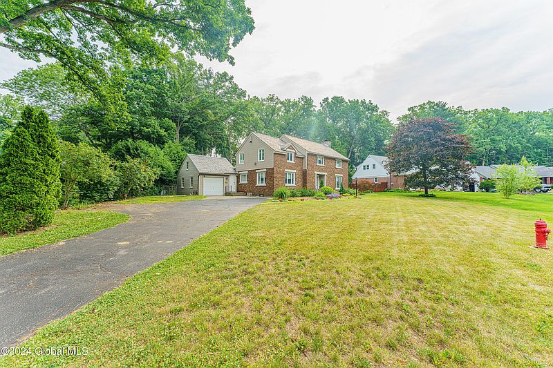 3rd image of 2305 Central Parkway