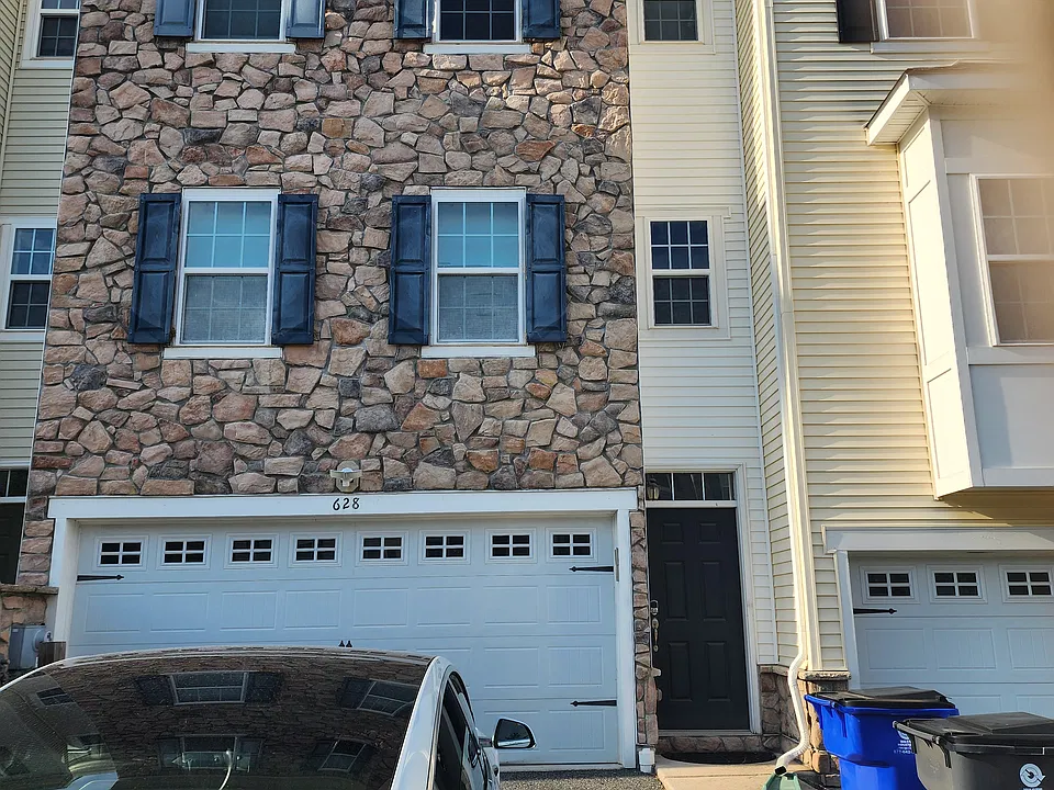 628 Jacobsen Cir