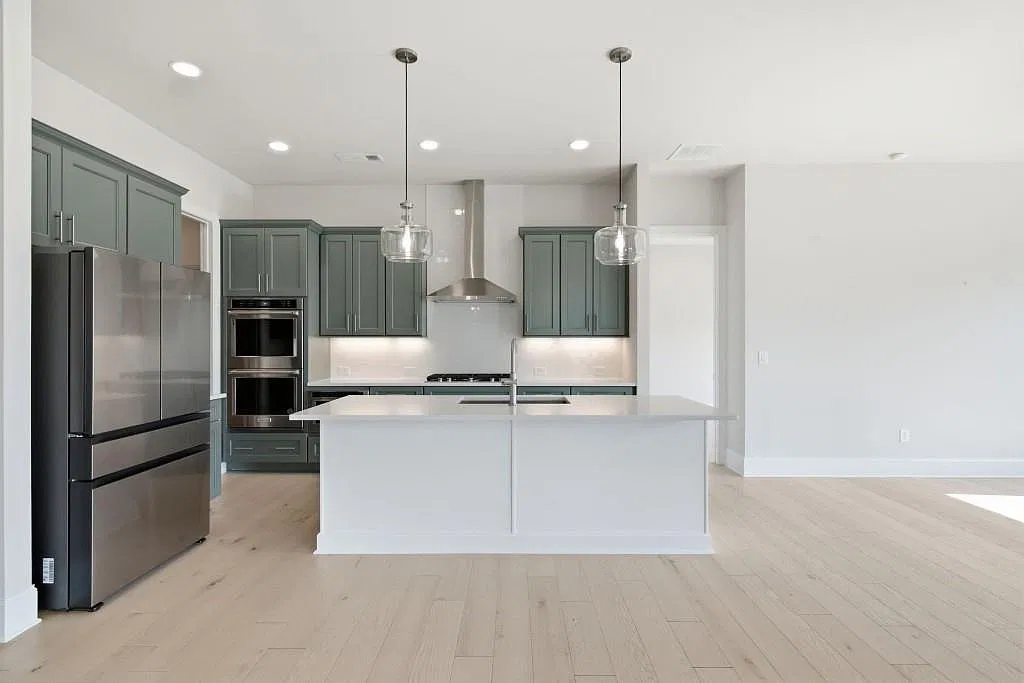4 bed, 3.0 bath, 2775 sqft, $3,400 — Photo 4