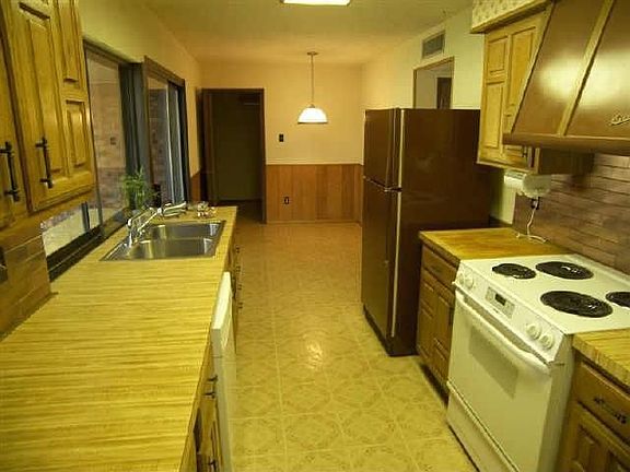 5th image of 3329 Meadow Oaks Dr