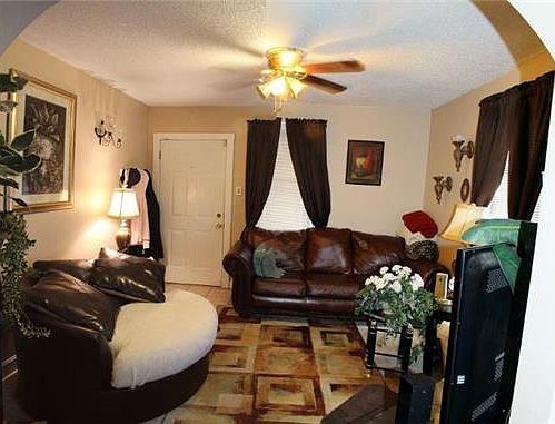 5th image of 509 E College St