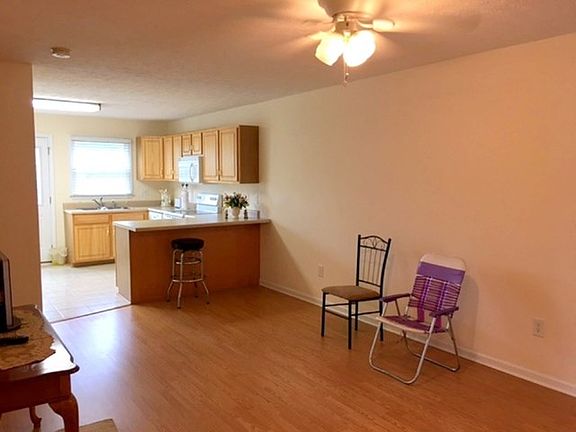 2nd image of 505 Beaverview Dr