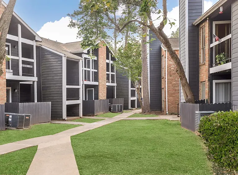 Bridges of Cypress Creek Apartment Homes — Photo 19