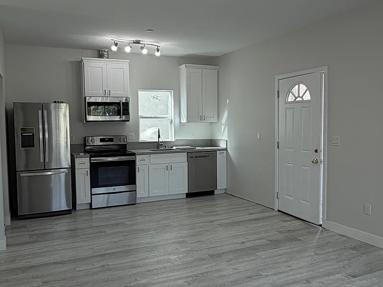 635 S 32nd St — Photo 11