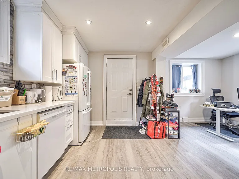 14 Stephen Dr #BASEMENT — Photo 16