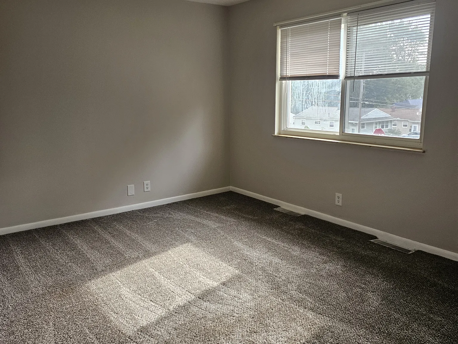 2 bed, 820 sqft, $1,100 — Photo 2