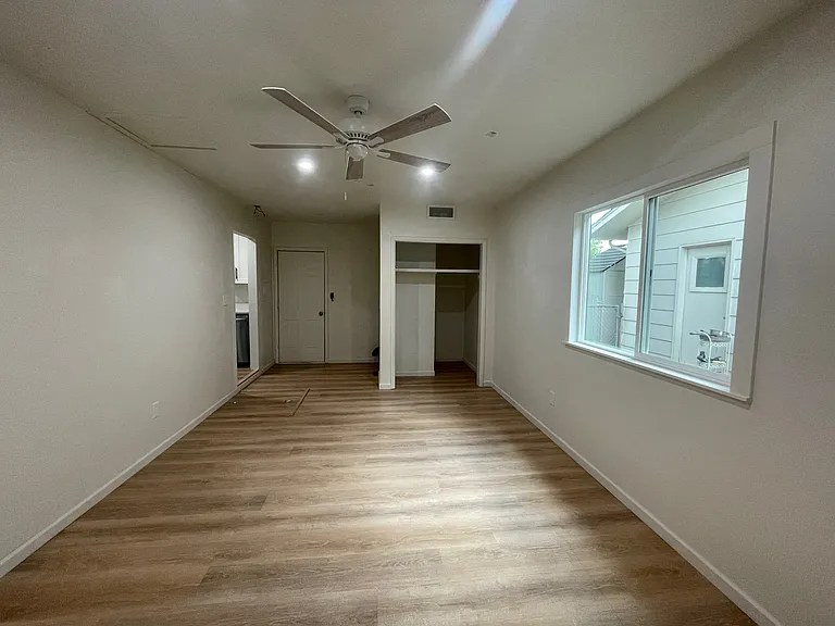2405 Tamarac Dr — Photo 19