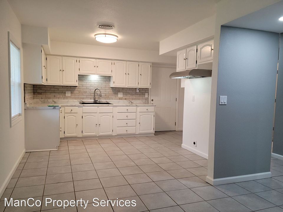1st image of 2733 Oneida Ave