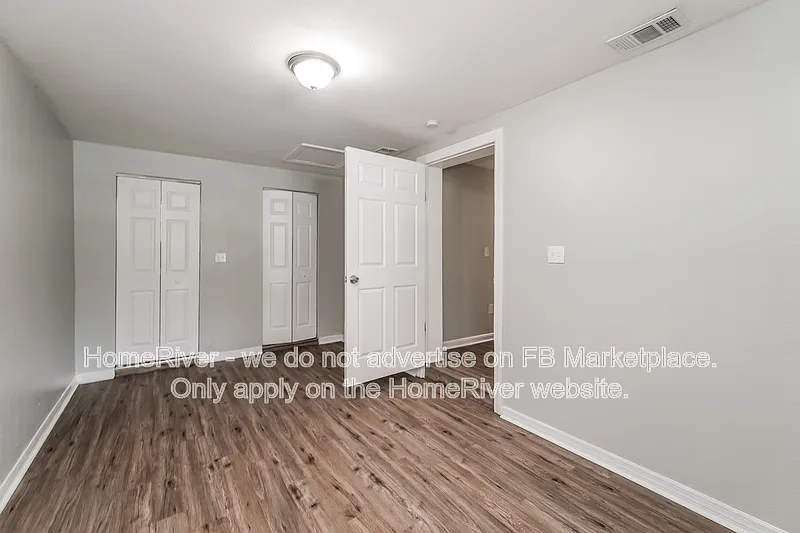 4 bed, 1.5 bath, 1054 sqft, $1,990 — Photo 2