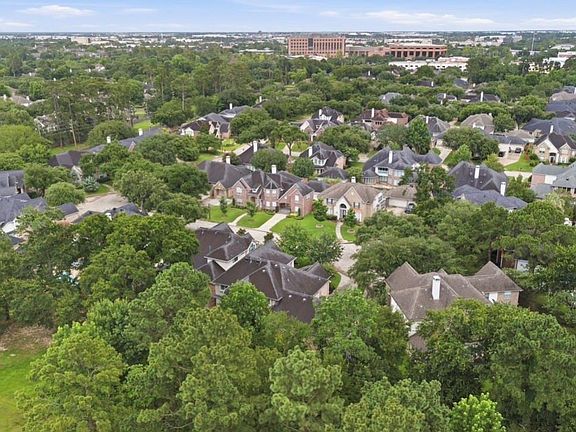 5th image of 14 Bentley Park Ct