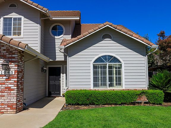 3rd image of 1045 Cedar Ridge Dr