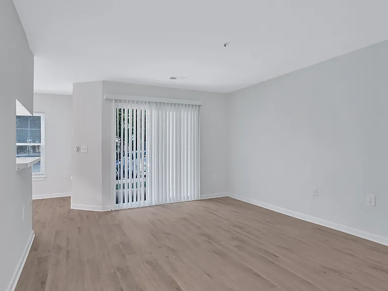 DRING'S REACH APARTMENTS — Photo 8