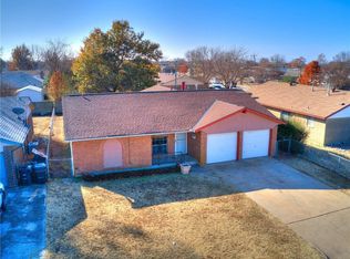 1060 NW 7th Pl, Moore, OK 73160