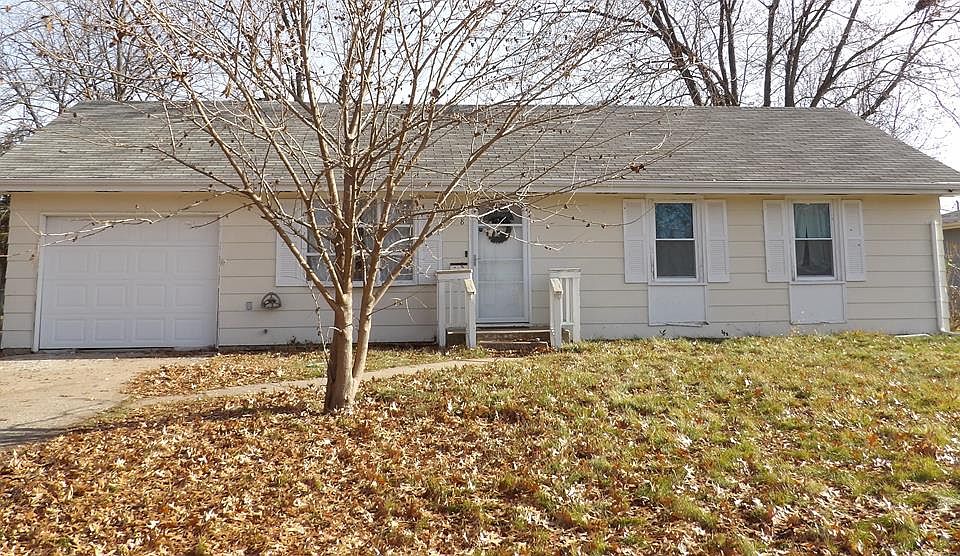 1st image of 8 Kirkwood Ln