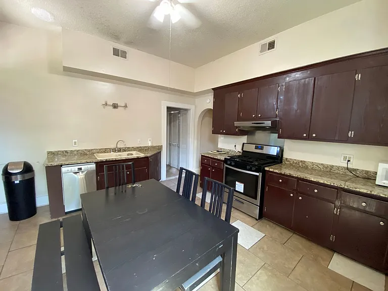 1263 W Cary St — Photo 12