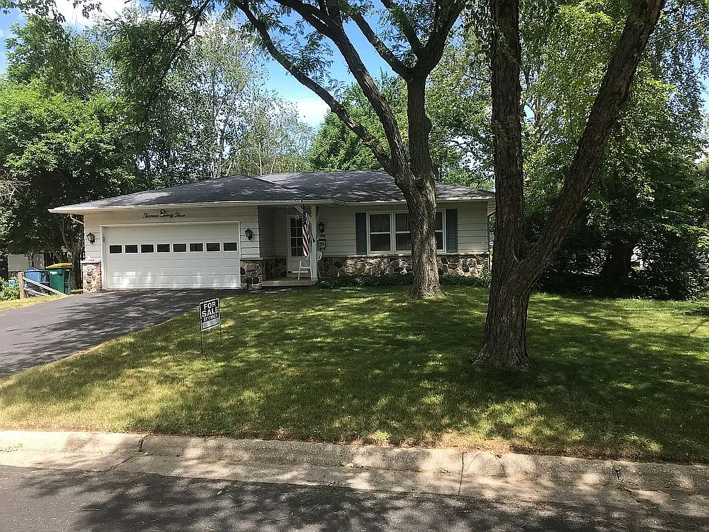 1323 Adrian Blvd photo 1