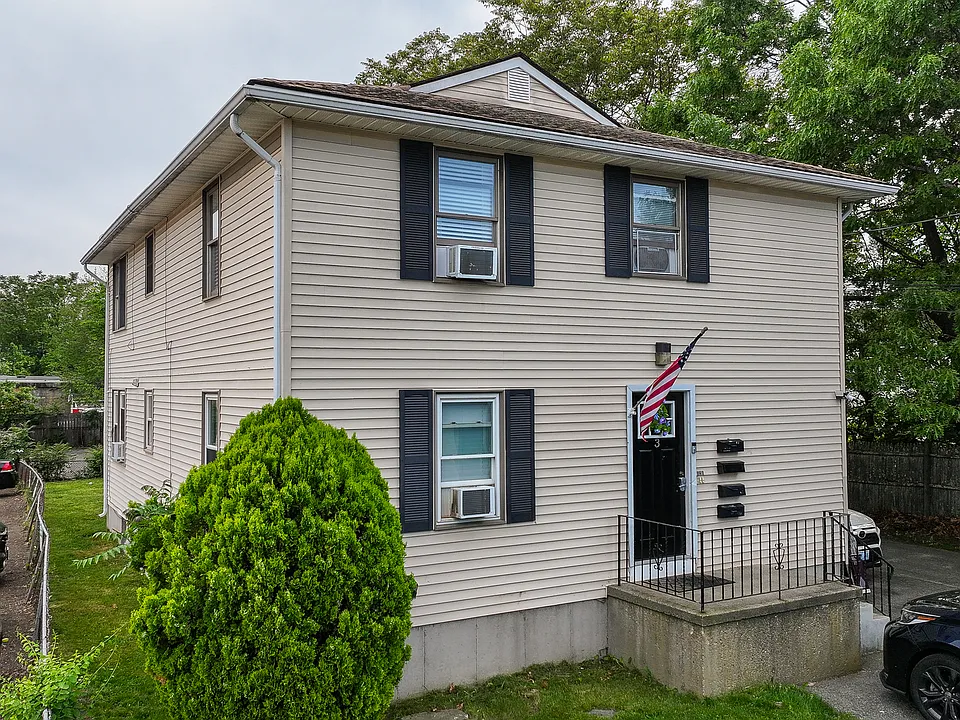 3 Benedict St #2