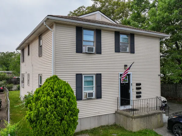 3 Benedict St APT 2, Pawtucket, RI 02861