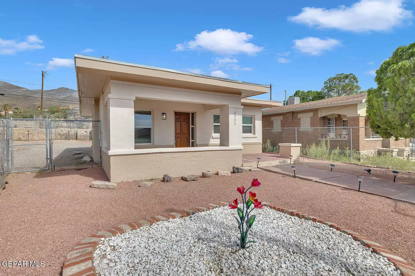 3 bed, 1.0 bath, 980 sqft, $2,550 — Photo 1