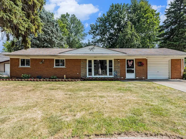 34748 Jerome St, Chesterfield, MI 48047