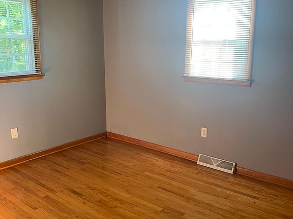 3rd image of 541 1/2 4th Ave