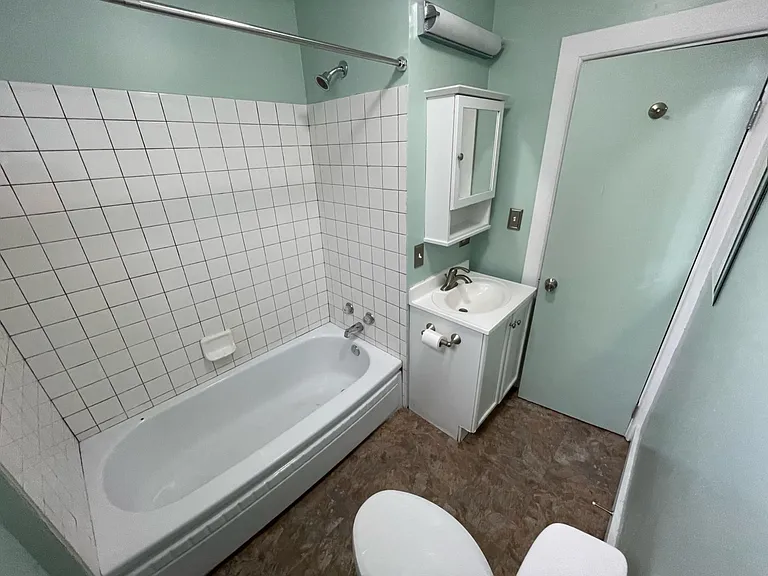 920 Caledonia St — Photo 14