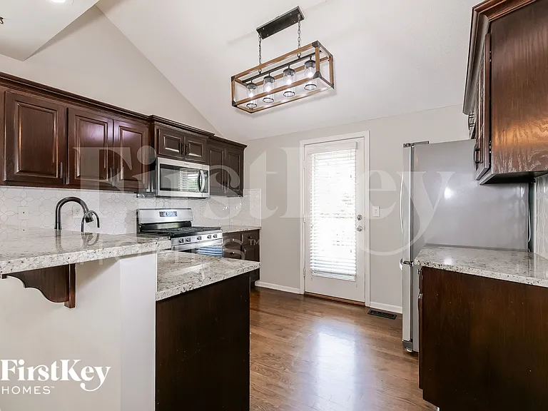 1224 N 133rd Ter — Photo 6