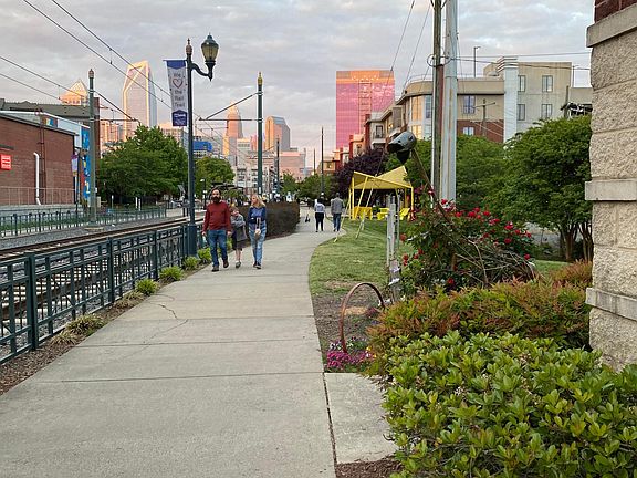 easy access to dog walking/grassy area