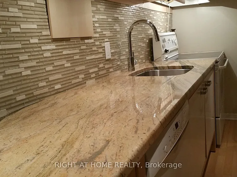 142 Windhurst Dr #B — Photo 9