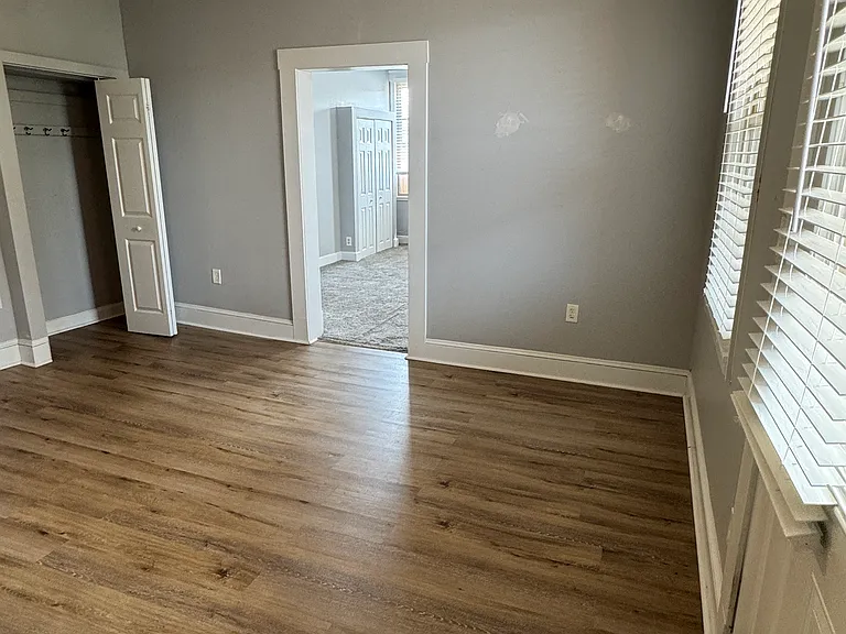 313 W 6th St #5 — Photo 4