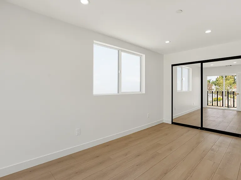 11504 Valjean Ave — Photo 13