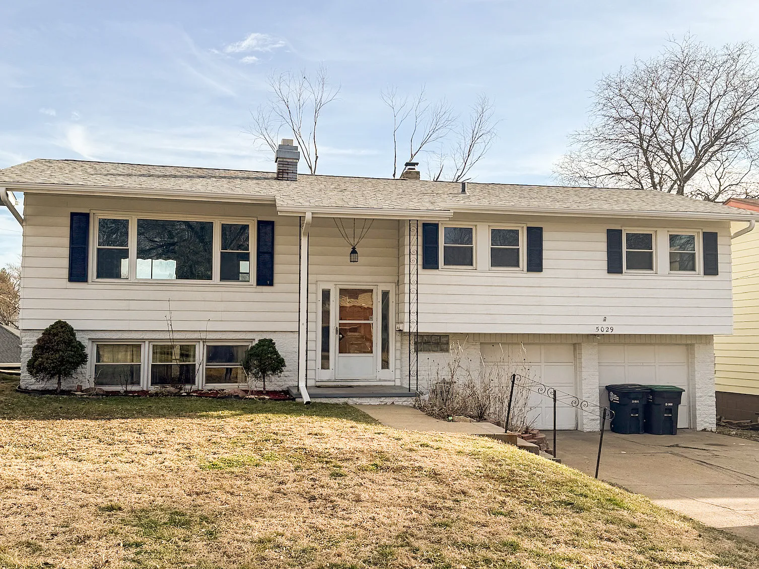 3 bed, 2690 sqft, $2,400 — Photo 1