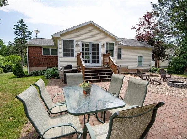 15 Rosemary Ct, Middlefield, CT 06455